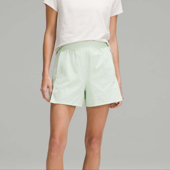 NWT Lululemon Stretch Woven Relaxed-Fit HR Short 4"Kohlrabi Green XXS Fits 0-2 - Picture 1 of 14